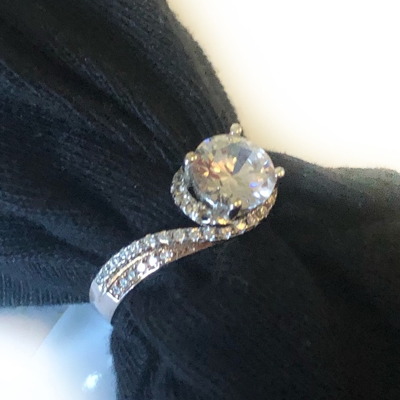 NEW CZ 925 STERLING SILVER ROUND CUT SIZE 7 RING - Picture 4 of 4